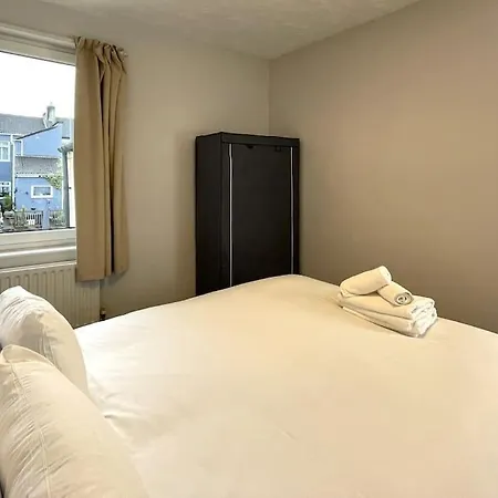 Tranquil 3 Bed Haven Near Harbourside *
