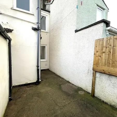 Tranquil 3 Bed Haven Near Harbourside Semesterbostad *