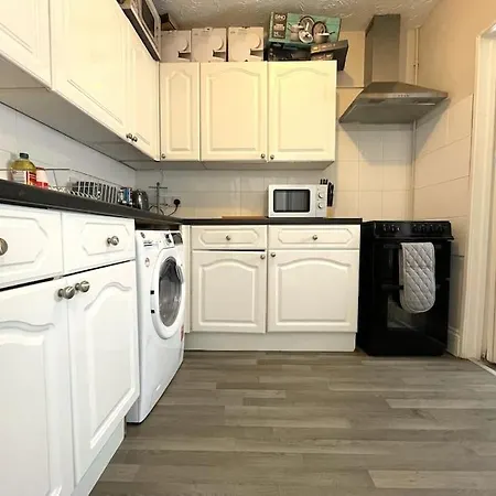 Tranquil 3 Bed Haven Near Harbourside Vakantiehuis *