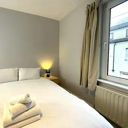 Tranquil 3 Bed Haven Near Harbourside *
