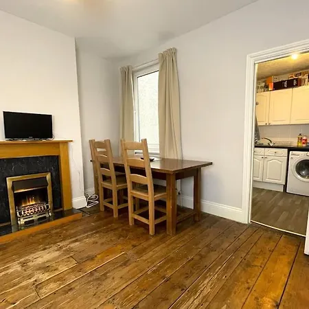 Tranquil 3 Bed Haven Near Harbourside Hébergement de vacances *